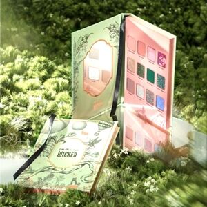 ELPHABA EYESHADOW r.e.m beauty x wicked BNIB